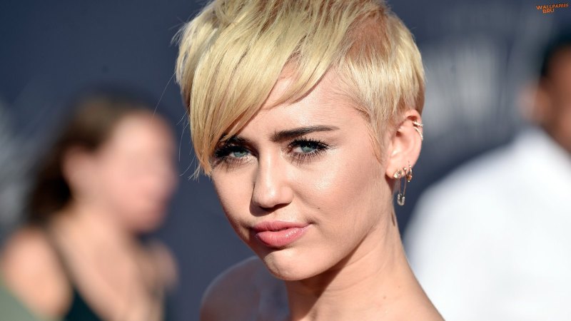 Miley Cyrus Free Widescreen 1600x900 33 HD